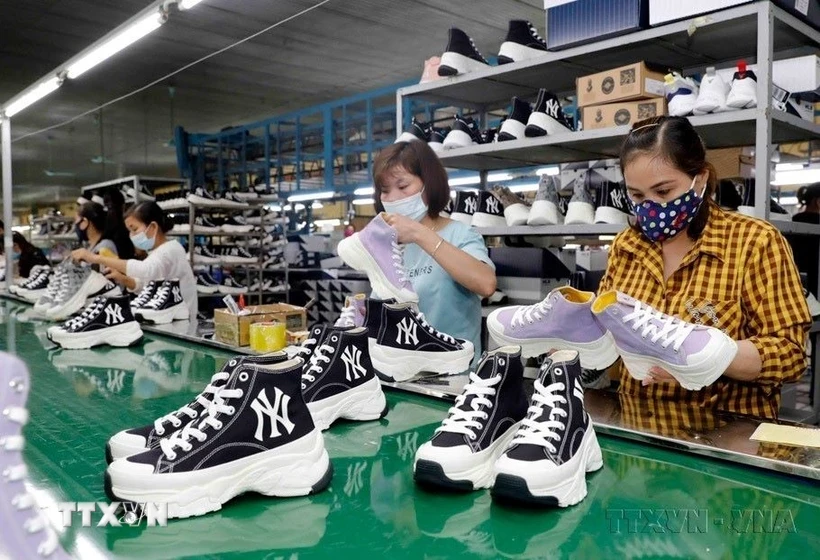 Bán hàng giày dép - Mục tiêu doanh số và chất lượng phục vụ Bán hàng giày dép - Mục tiêu doanh số và chất lượng phục vụ