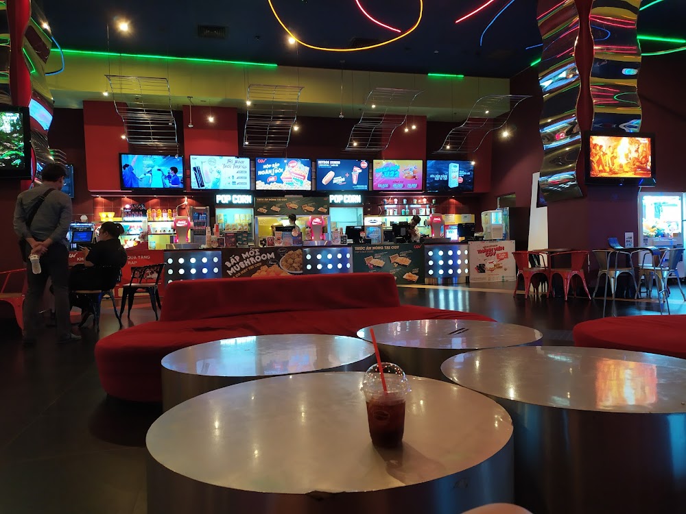 Nhân viên bán vé - Chuẩn bị trước giờ mở bán Nhân viên bán vé - Chuẩn bị trước giờ mở bán