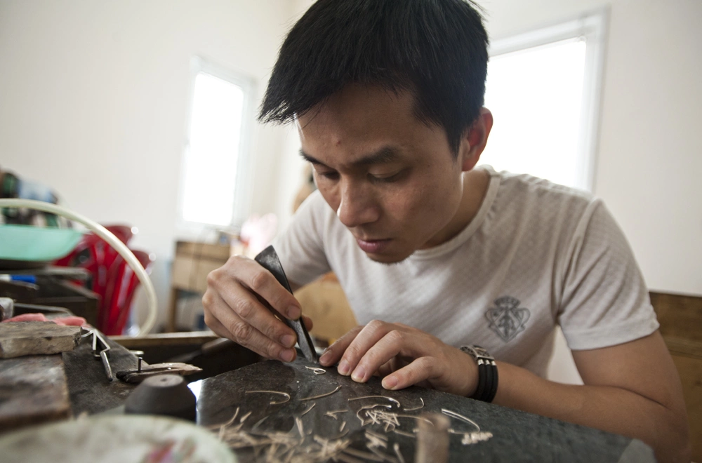 Tuyển thợ bạc - Tổ trưởng, KCS và các vai trò liên quan Tuyển thợ bạc - Tổ trưởng, KCS và các vai trò liên quan