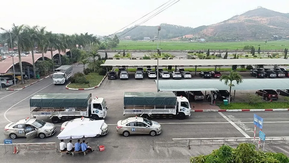 Tuyển lái xe phụ xe - Nhiệm vụ của phụ xe Tuyển lái xe phụ xe - Nhiệm vụ của phụ xe