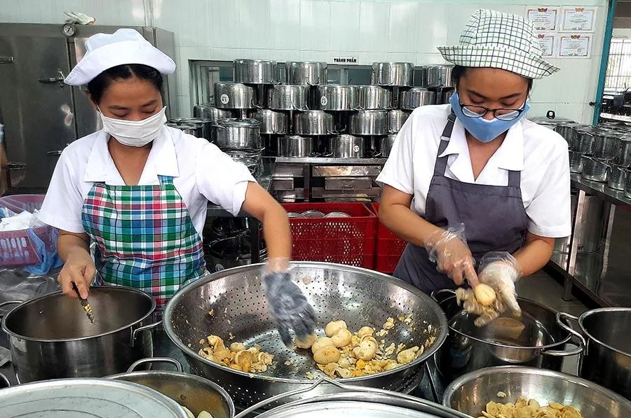 Phụ bếp quán cơm - Tố chất giúp bạn “hợp nghề” Phụ bếp quán cơm - Tố chất giúp bạn “hợp nghề”