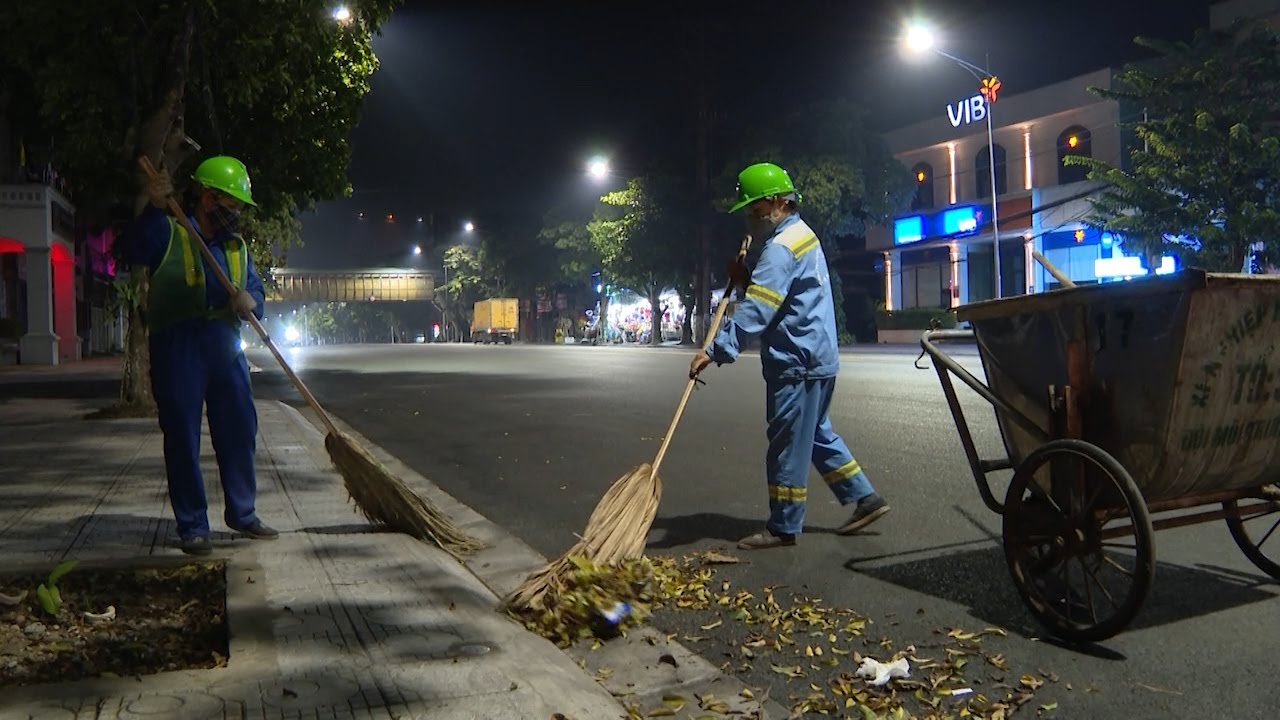 Tiếng của đêm - Niềm hạnh phúc của những người lao công