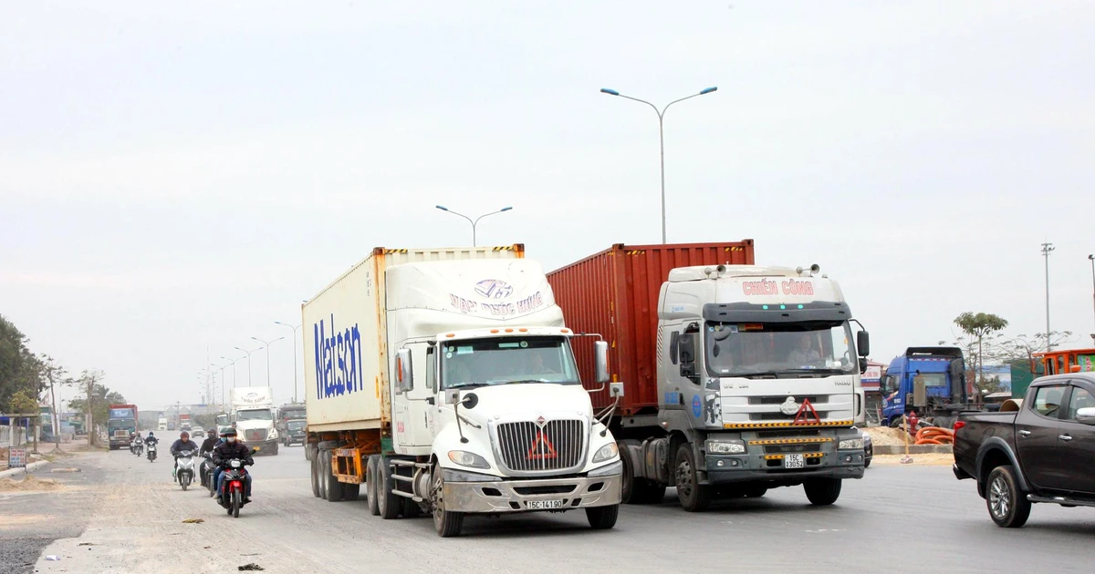 Lái xe tải - Công việc chính của phụ xe giao hàng Lái xe tải - Công việc chính của phụ xe giao hàng