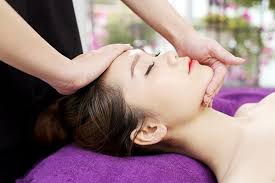 Nhân viên massage gội đầu - Giao tiếp, thái độ và xử lý tình huống