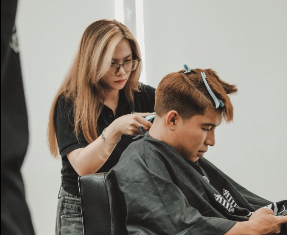 Thợ cắt tóc nam - Tip để tối ưu thu nhập mà không “chặt chém” Thợ cắt tóc nam - Tip để tối ưu thu nhập mà không “chặt chém”