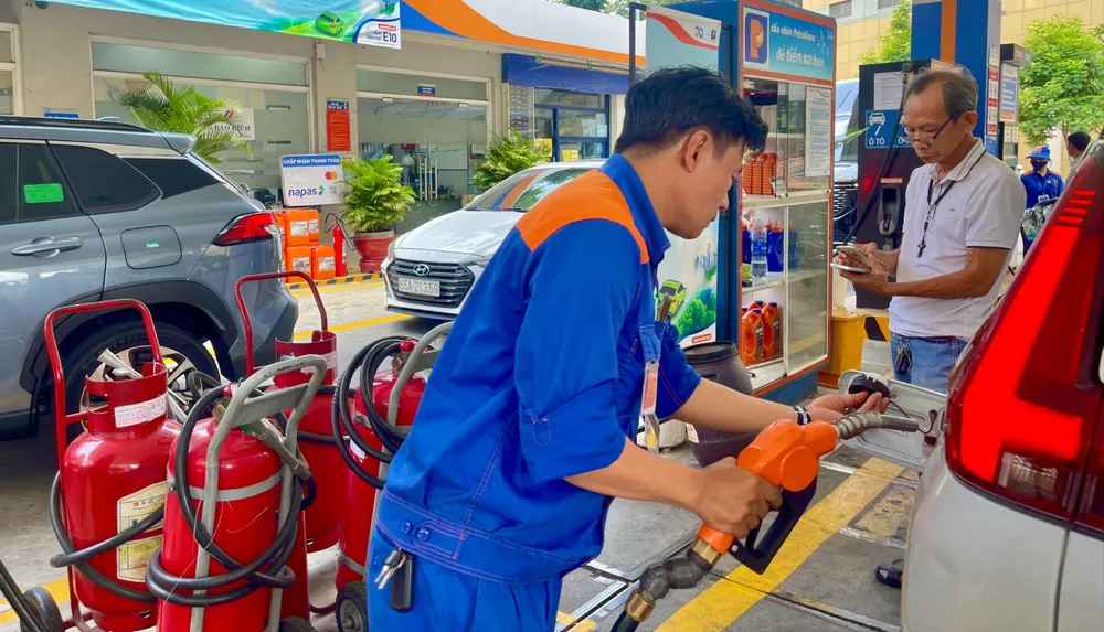 Nhân viên xăng dầu - Nhịp làm việc theo ca