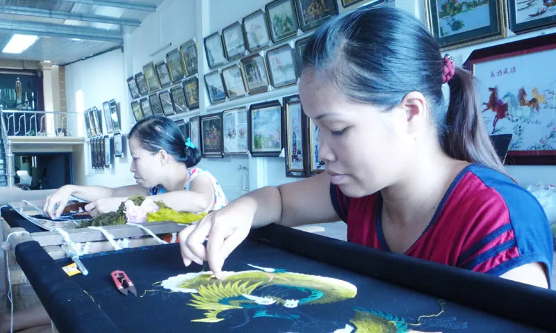 Làm tranh thêu - Kỹ thuật mũi thêu và lực tay Làm tranh thêu - Kỹ thuật mũi thêu và lực tay