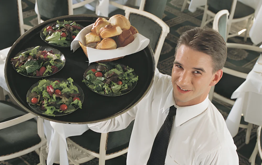 Runner là gì? Những điều cần biết về nhân viên tiếp thực