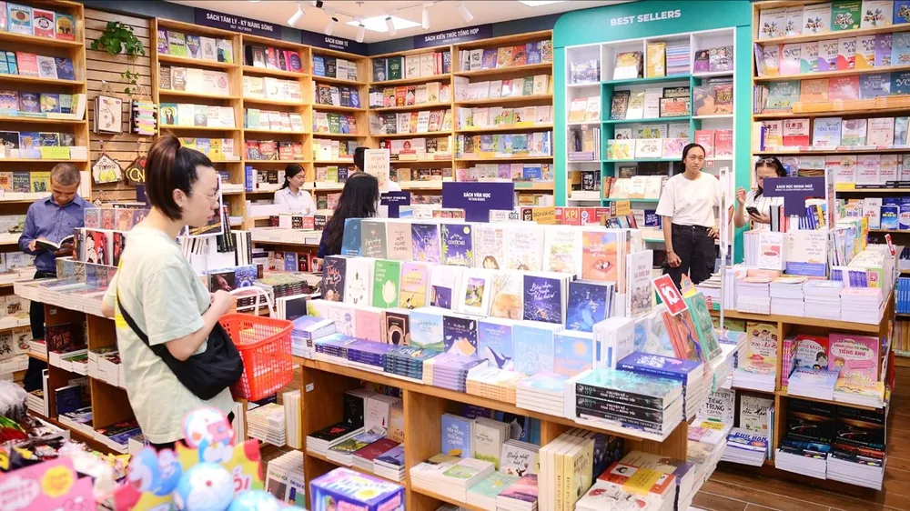 Bán hàng tại nhà sách - Thưởng, phụ cấp và các quyền lợi thường gặp Bán hàng tại nhà sách - Thưởng, phụ cấp và các quyền lợi thường gặp