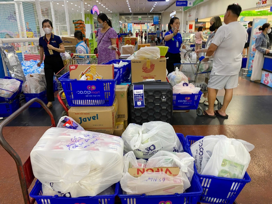 Nam nữ thu ngân - Hỗ trợ khách hàng và phối hợp bộ phận liên quan Nam nữ thu ngân - Hỗ trợ khách hàng và phối hợp bộ phận liên quan