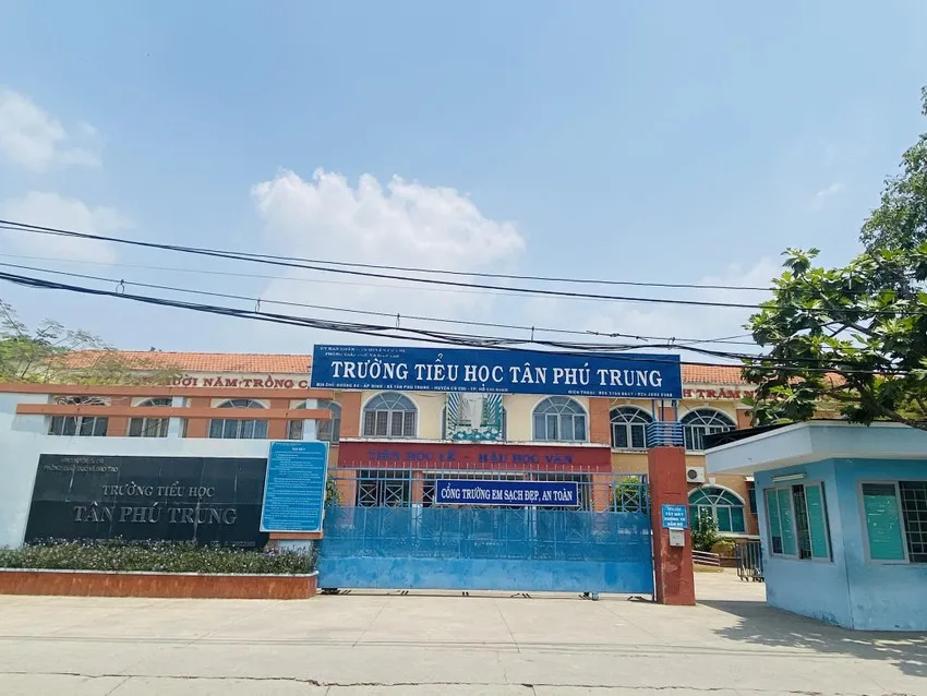 Tuyển tạp vụ trường học - Giao tiếp và kỷ luật khi làm trong khuôn viên Tuyển tạp vụ trường học - Giao tiếp và kỷ luật khi làm trong khuôn viên