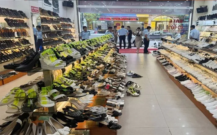 Bán hàng giày dép - Sử dụng POS, kiểm tồn và phối hợp team Bán hàng giày dép - Sử dụng POS, kiểm tồn và phối hợp team