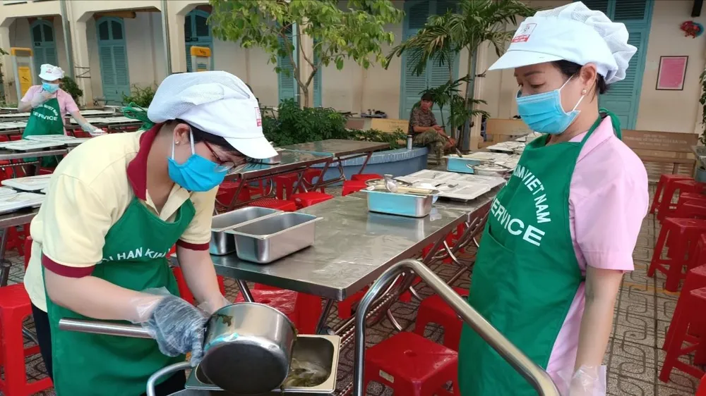 Nữ phụ bán căn tin - Công việc trước giờ bán Nữ phụ bán căn tin - Công việc trước giờ bán