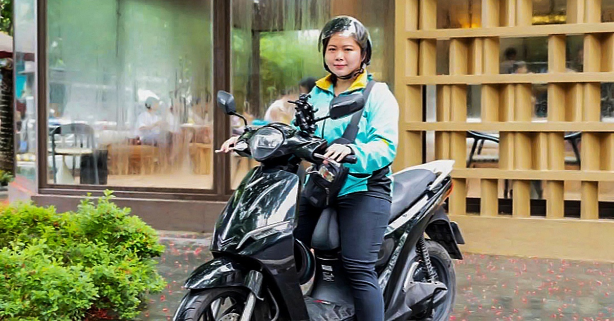 Nữ tài xế Xanh SM Bike: 'Kiếm được 22,5 triệu/tháng, nghỉ 3 tiếng/ngày, nhàn hơn chạy xe xăng' - Tuổi Trẻ Online
