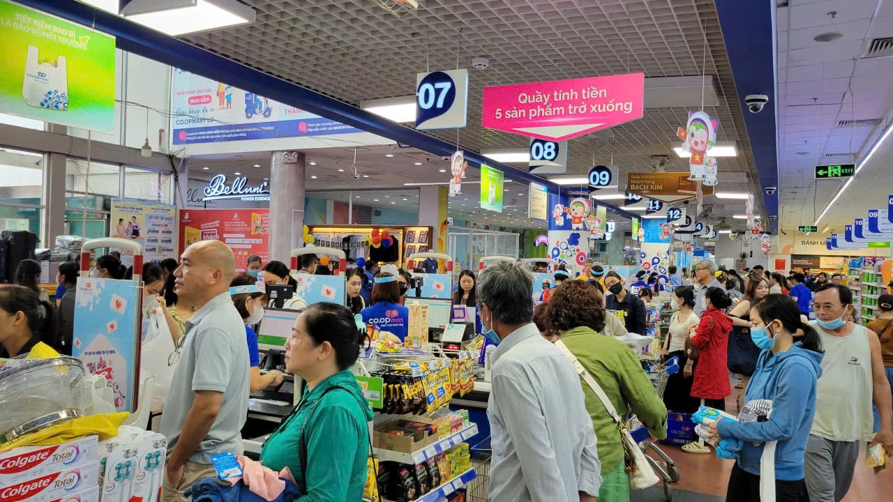 Nam nữ thu ngân - Kỹ năng giao tiếp và thái độ phục vụ Nam nữ thu ngân - Kỹ năng giao tiếp và thái độ phục vụ