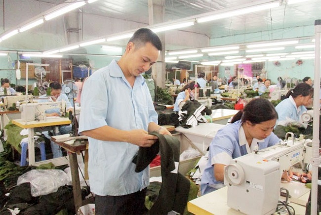 Kinh nghiệm quản lý công nhân may chuyền trưởng cần biết