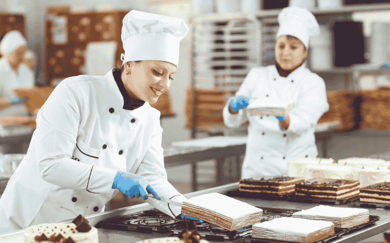 Thợ làm bánh là gì? Tìm hiểu về nghề làm bánh