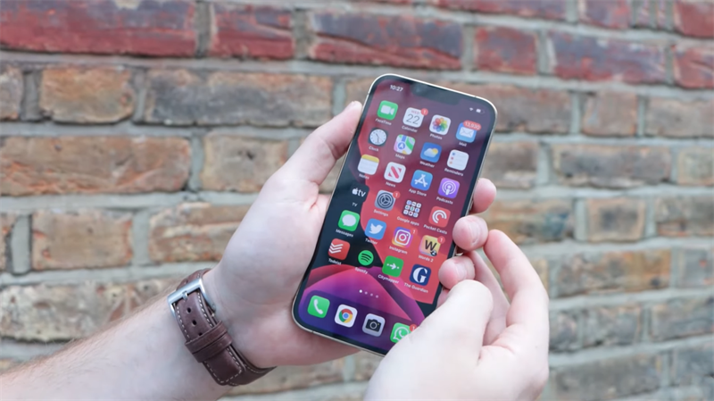 Iphone 13 - Màn hình OLED chất lượng tốt cho nhu cầu phổ thông Iphone 13 - Màn hình OLED chất lượng tốt cho nhu cầu phổ thông